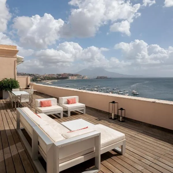 Caracciolo 13 Rooftop & Suites – hotel w mieście Napoli