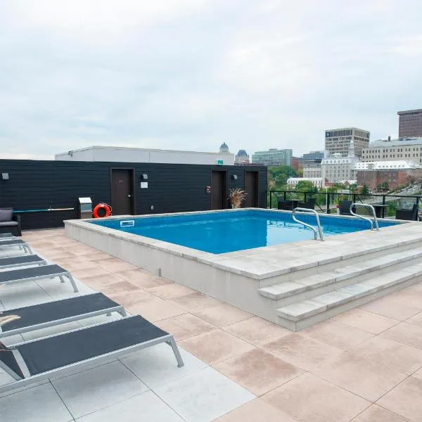 Le 908, suberbe condo neuf avec piscine: Quebec şehrinde bir otel