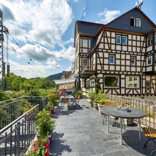 Rhein Hotel Bacharach، فندق في باشاراش