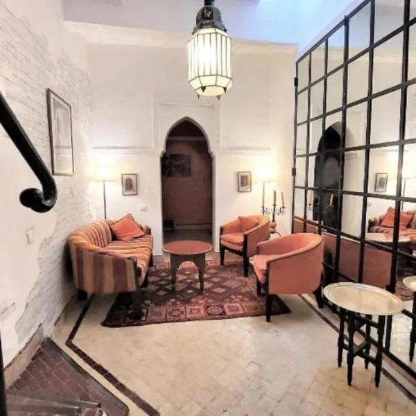 Riad privatisé jusqu a 5 personnes a 5 minutes place jemma El fna loué avec ménage et petit déjeuner compris, Hotel in Marrakech