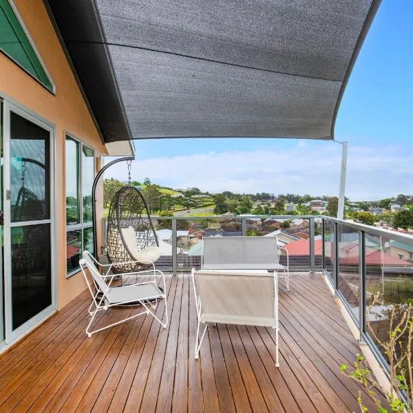 Villa Franco Pet Friendly 10 Mins Walk to Beach, hotel in Batemans Bay