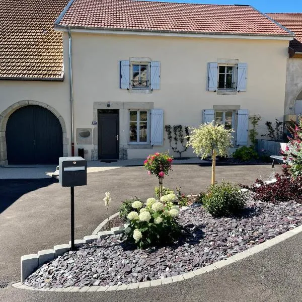 Chez la Rose luxueuse cottage avec jacuzzi, hotel u gradu 'Neufchâteau'