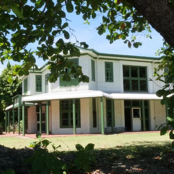 Oceania House Hotel, hotel in Bantam Village