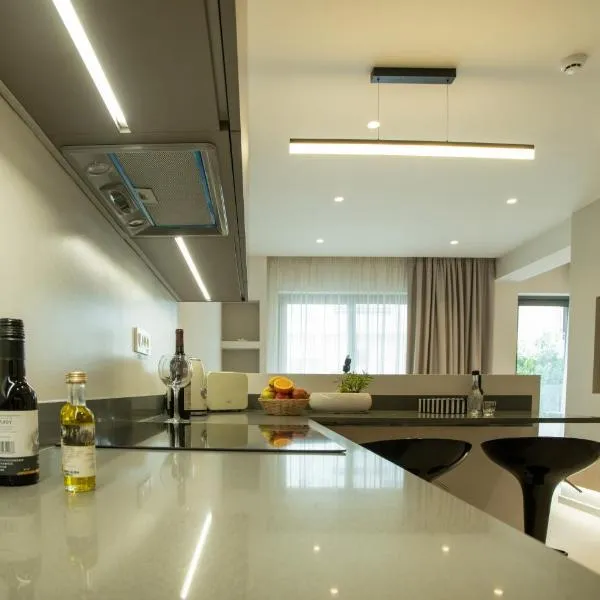 Celine Luxury Apartments & Suites, מלון באיוס ניקולאוס