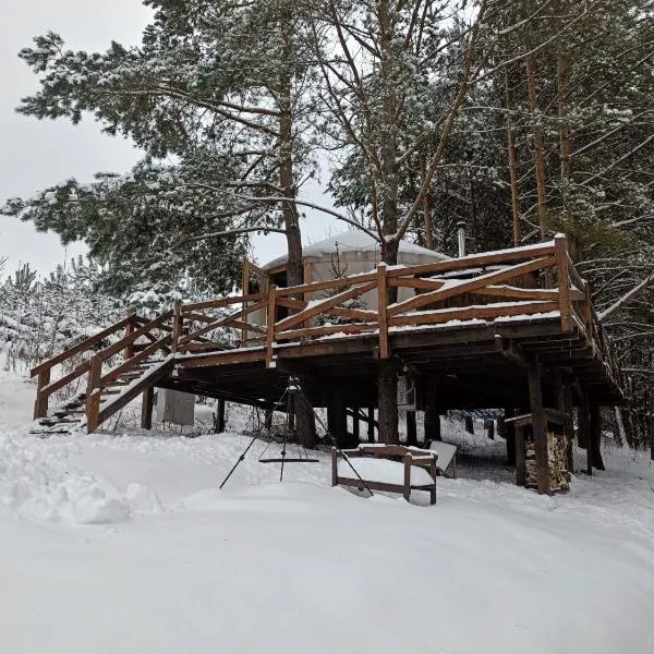 Jurty z widokiem, prywatna balia- DZIKOLAS GLAMPING, ξενοδοχείο σε Ζάμοστς