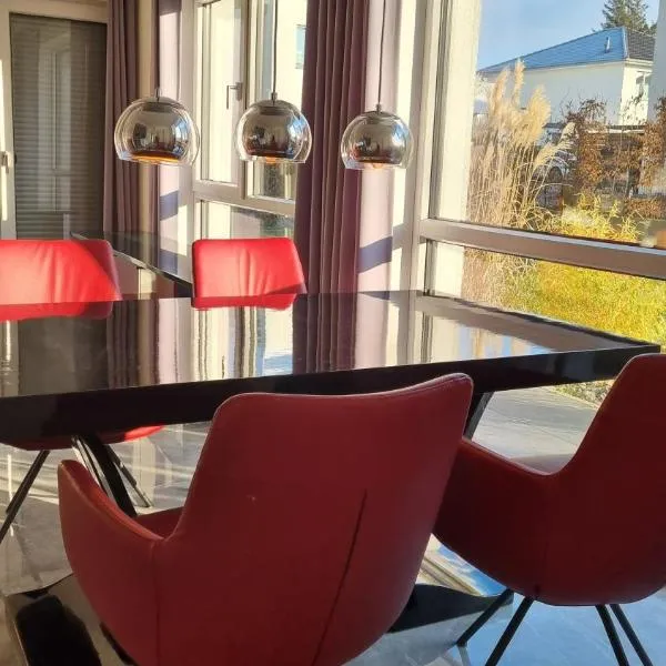 70 qm großes Apartment mit Garten zwischen Potsdam und Berlin, хотел в Телтов