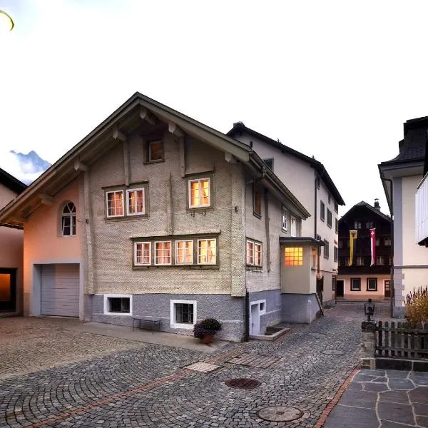 Charming Swiss Chalet Andermatt, viešbutis mieste Andermatas