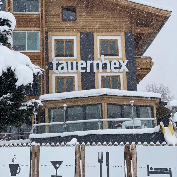 Hotel . Wirtshaus TauernHex, hotel in Piesendorf