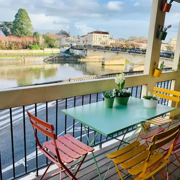 "Au Fil de la Charente" - Coeur de Saintes - WIFI Clim - Classé 4 étoiles - 4 pers, hotel em Saintes