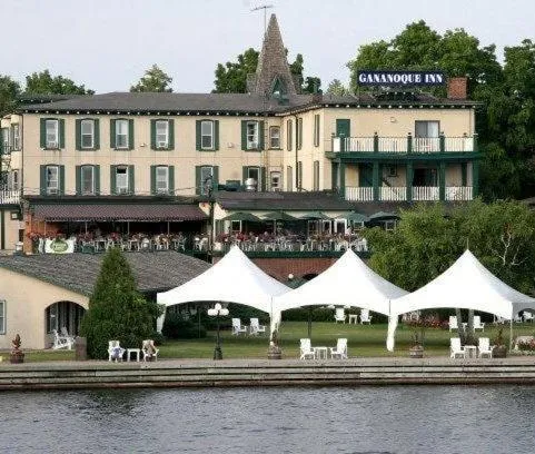 Viesnīca The Gananoque Inn pilsētā Gananokvi