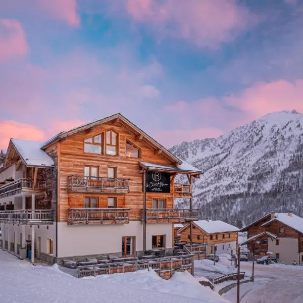 Le Chalet Blanc Hôtel & Spa: Cesana Torinese şehrinde bir otel