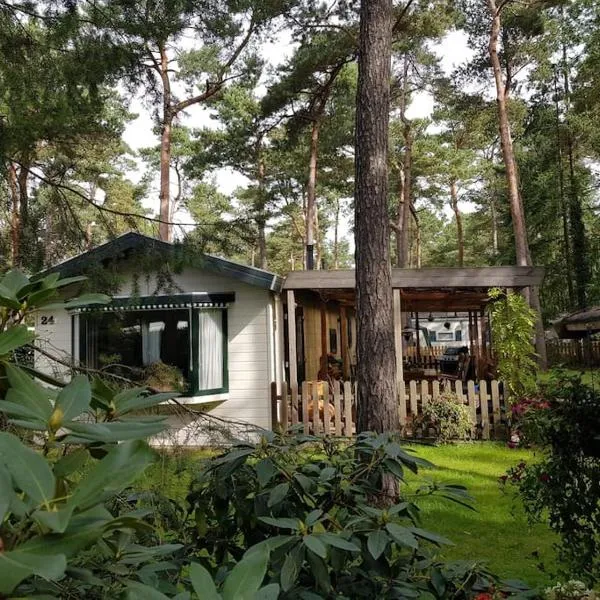 Mooi chalet met grote tuin op een 4 sterren park., hotel u gradu Nunspet