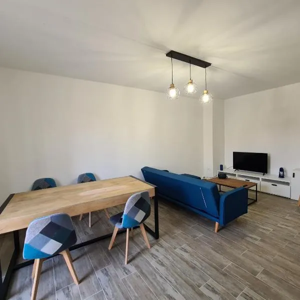 Appartement rénové indépendant avec garage au centre du village, hotell i Saint-Florent