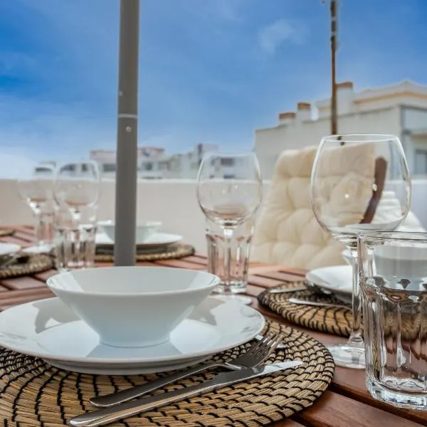 Tia Anica House I - apartment with terrace in central Fuseta beach village, hotel en Fuseta