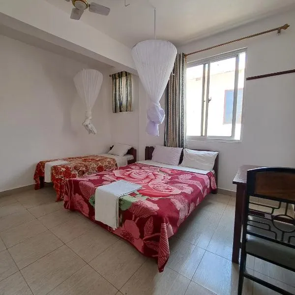 Kwale Golden Guest House, hotel di Diani Beach