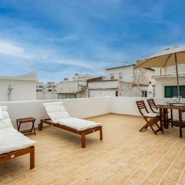 Tia Anica House II - apartment with terrace in central Fuseta beach village, hotel en Fuseta