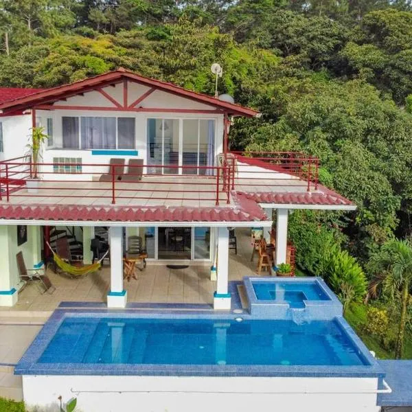 Villa La Vista of Panama City and magestical mountains from infinity pool, Hotel in Cerro Azul