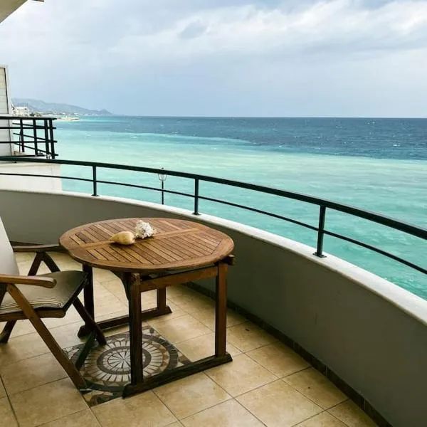 BLUE CAVE LUXURY MAISONETTE View to the Corinthian Sea, hotell i Xylokastro