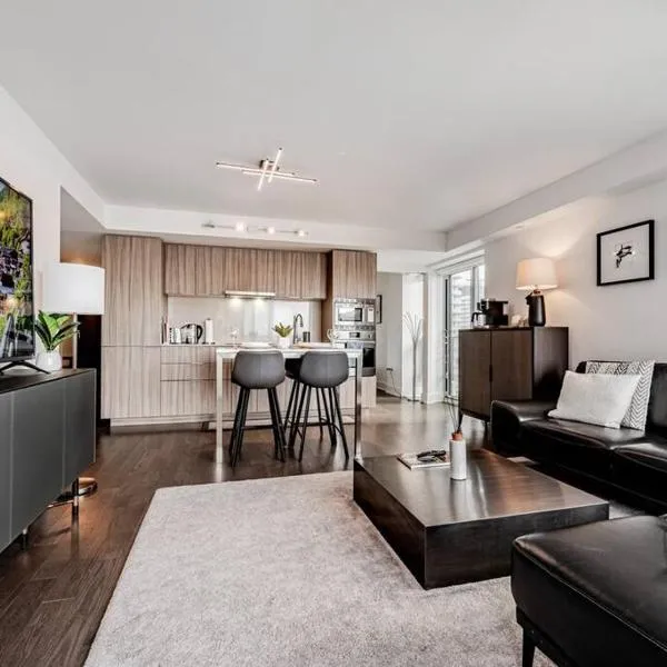 Luxury Condo on Bay Street, khách sạn ở Toronto