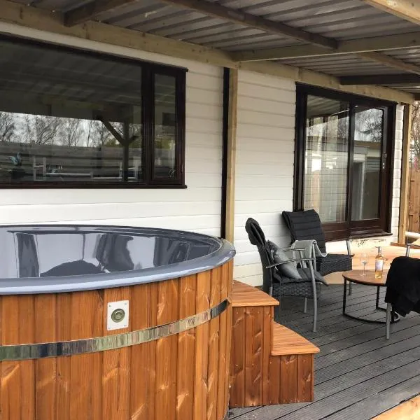 Viesnīca Hottub Forest chalet op de Veluwe! pilsētā Putena