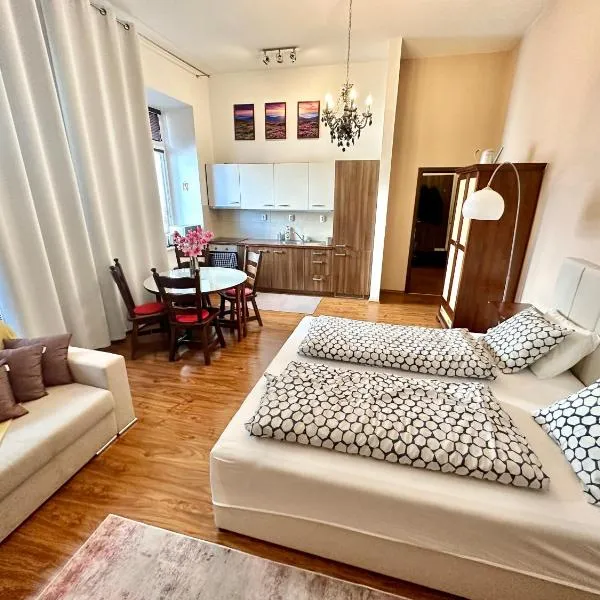 Home Away central apartment, hotell i Poprad