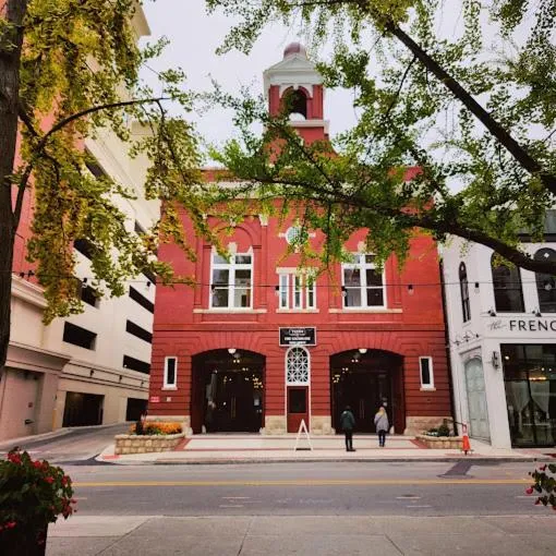 Fire Station One Boutique Hotel, hotel din Roanoke