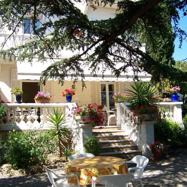 Le Thimothée : Hôtel & Studios, hotel in Saint-Raphaël