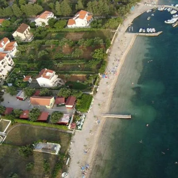 Apartments Adria, hotell i Biograd na Moru