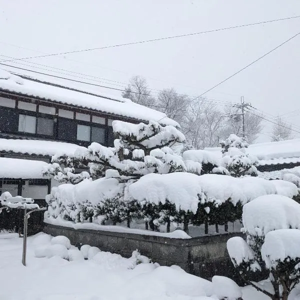 Farm stay inn 母屋 Sanzaemon-tei GuestHouse Second floor Shiga-Takasima Traditional Japanese architecture house Limited to one group per day: Takashima şehrinde bir otel