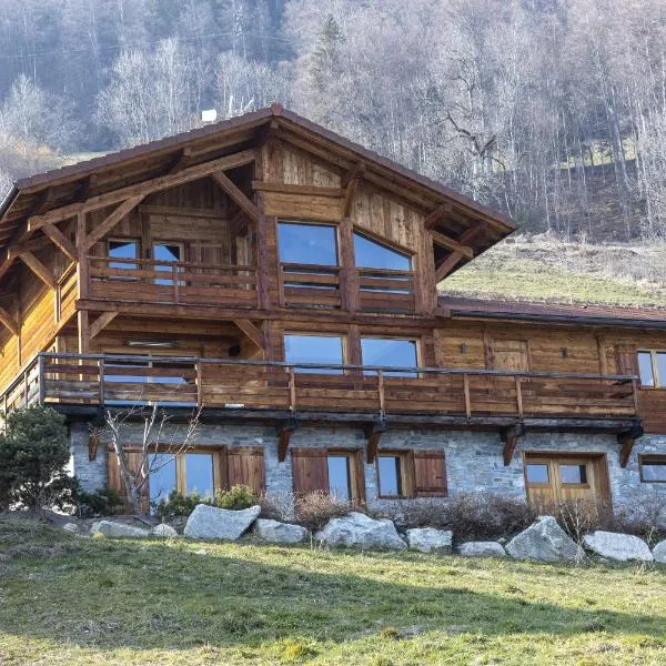 Chalet face au Mont-blanc, hotel din Combloux