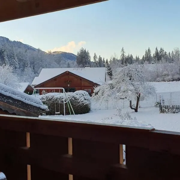 Ferme savoyarde rénovée 2 chambres, hotell i Morzine