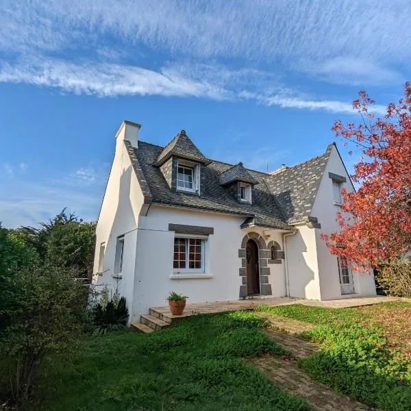 Charming House in the Cabellou on coastal trail, хотел в Конкарно