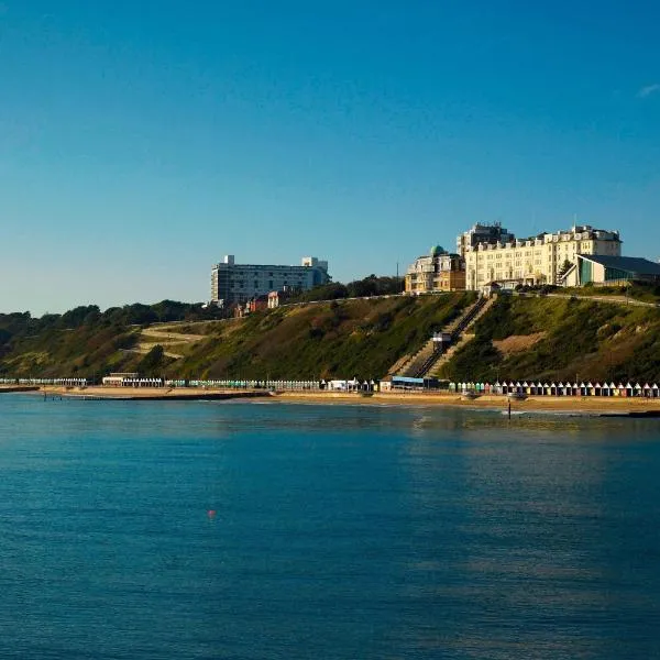 Bournemouth Highcliff Marriott Hotel, hotelli Bournemouthissa