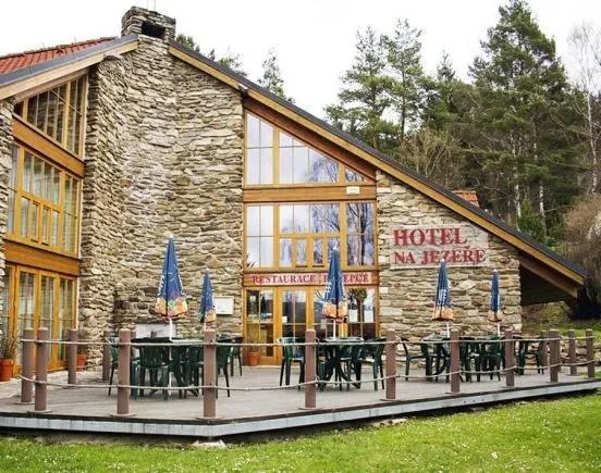 Hotel na Jezeře, hotel u gradu Horni Plana