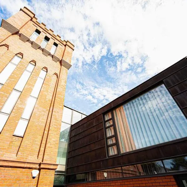 Luxury Water Tower I Roof Bar I Cinema, hotel di Cardiff