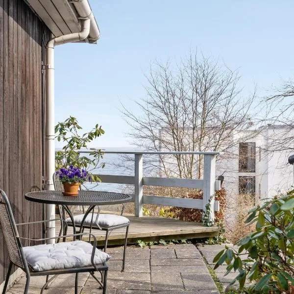 Cozy Home In Snekkersten With Kitchen, hotel di Vedbæk