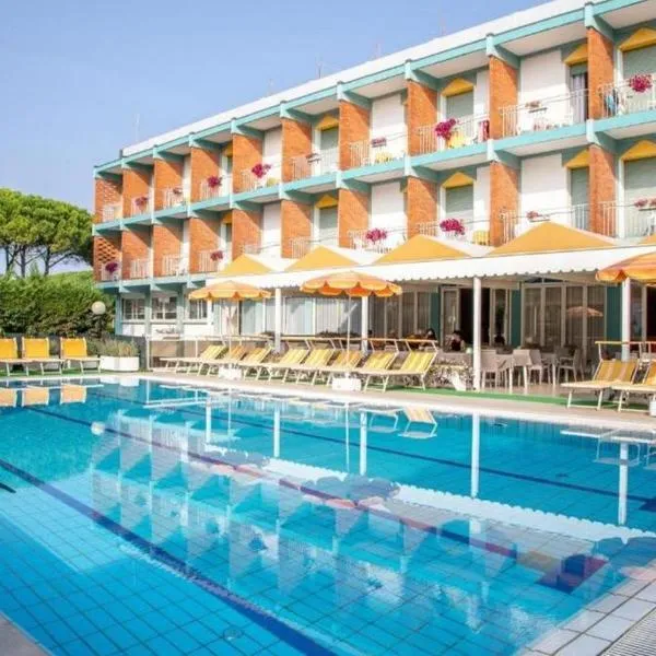 Hotel Palm Beach: Lido di Jesolo şehrinde bir otel