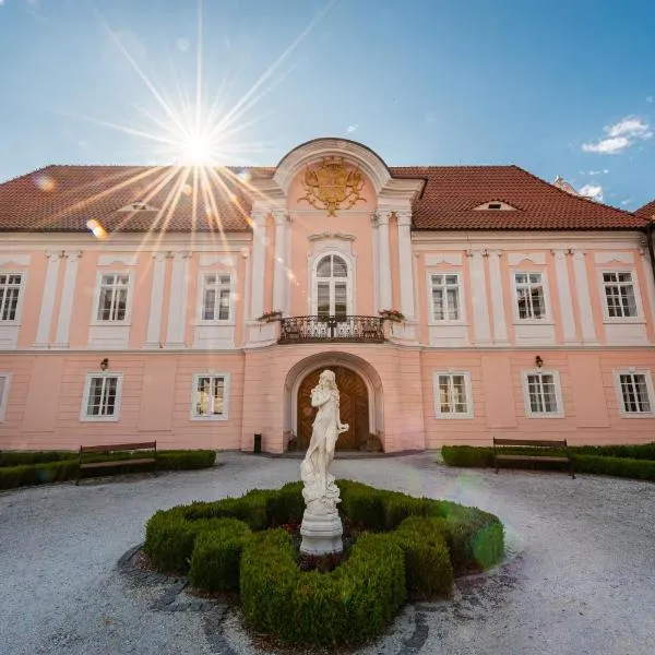 Zamek Hradek u Susice, Hotel in Železná Ruda