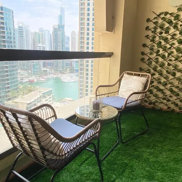 Charming spacious studio apartment in the heart of JBR By SWEET HOMES, hotel din Dubai