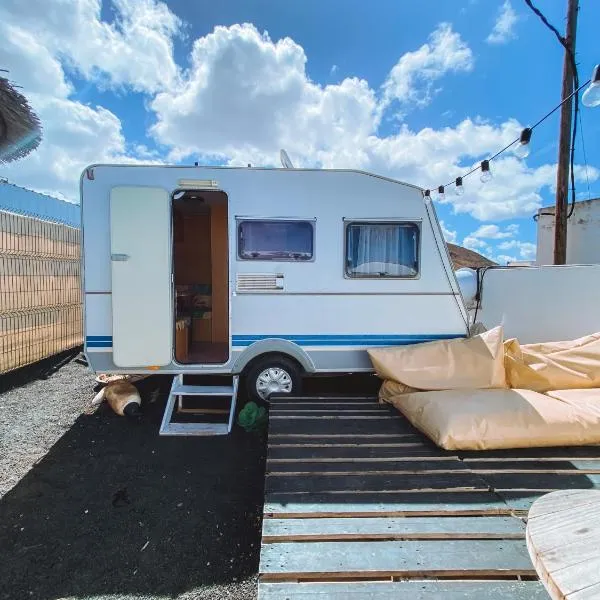 Glamping Caravan Lanzarote, hotel Tinajóban