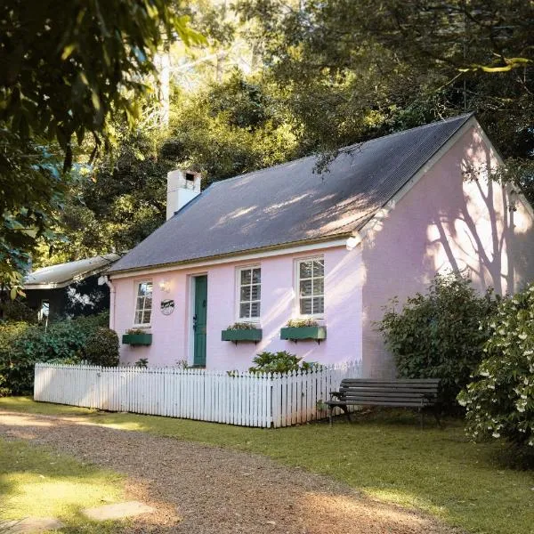 The Romantic Pink English Cottage at Tamborine Mountain, hotel em Mount Tamborine