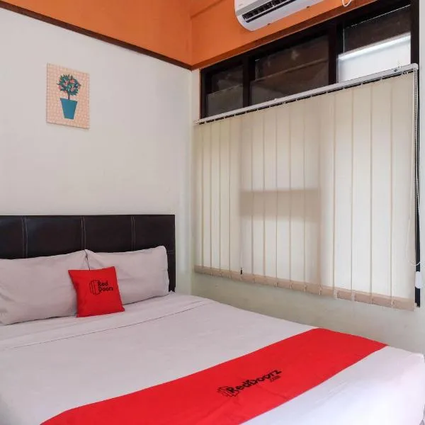 RedDoorz near Lotte Mart Maguwoharjo Yogyakarta, hotel en Prambanan