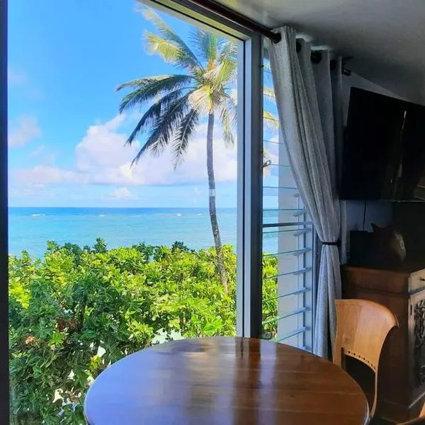 Breezy Beachfront Bali-Style Haven 180 Degree OceanView โรงแรมในPupukea