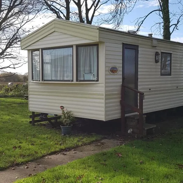 Cosy Caravan at Blackmoor Farm, viešbutis Tenbyje