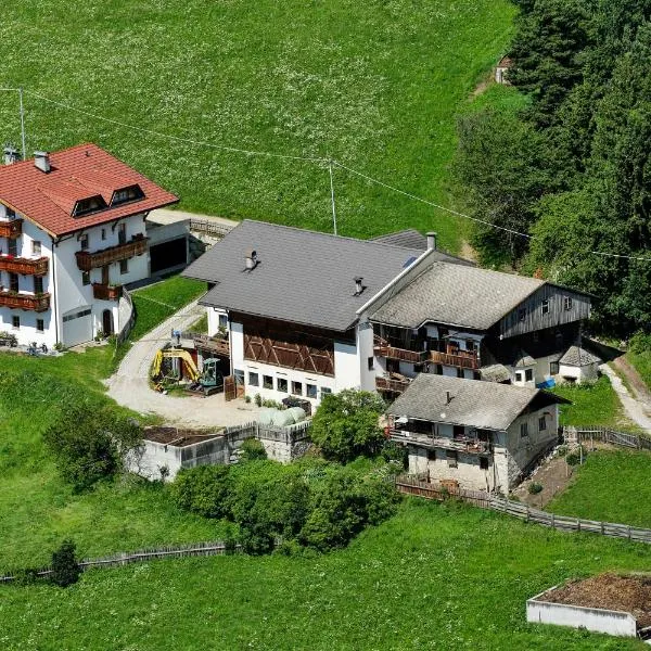 Parleitnerhof Ferienwohnung Morgenrot, hotell i Varna