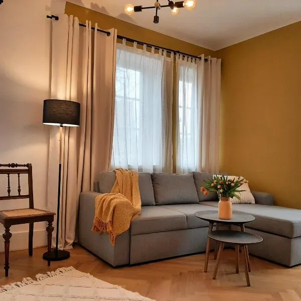 Apartment 4-6 Personen I 80qm I Altstadt I Dachterasse I Parkplatz, готель у місті Штраубінг