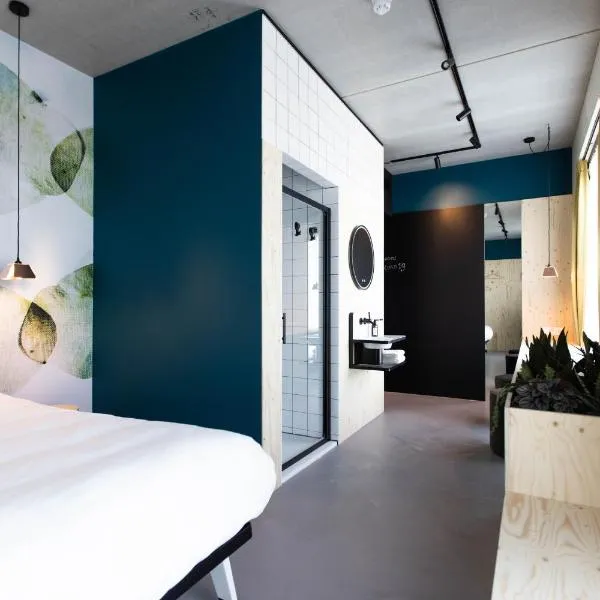 hotel Moloko -just a room- sleep&shower-digital key by SMS, hotel em Enschede