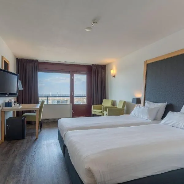 Leonardo Hotel IJmuiden Seaport Beach, хотел в Вайк ан Зее