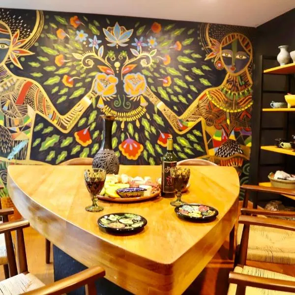 Luxurious Mid Century Modern folk art home, hotel i Mexico City