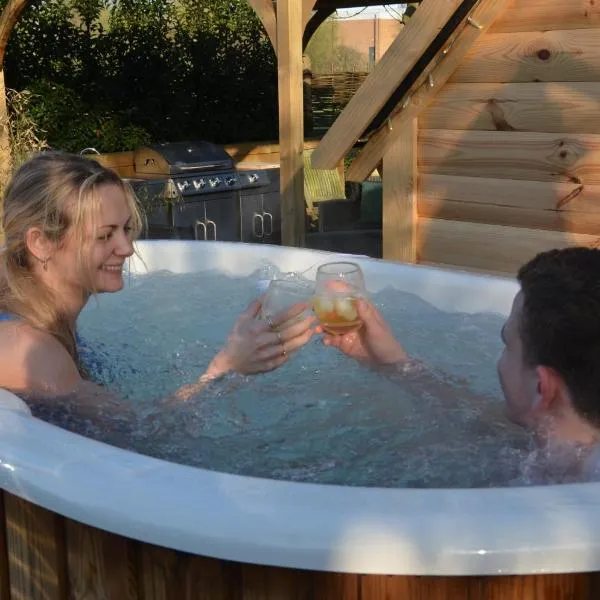 Stamford Meadows Glamping with Private Hot Tubs, hotel u gradu 'Stamford'